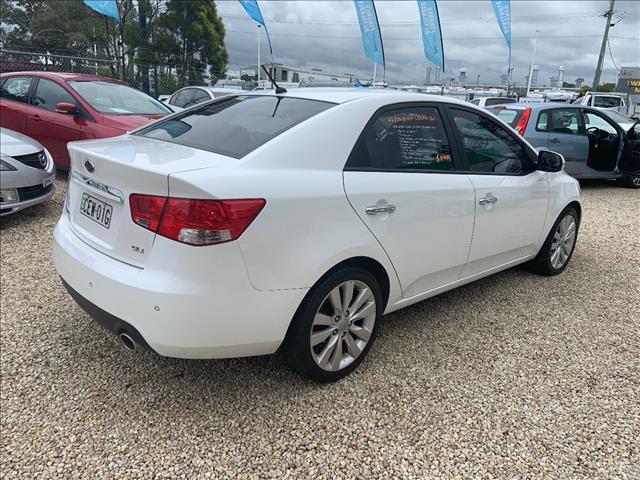 Kia cerato 2011 года